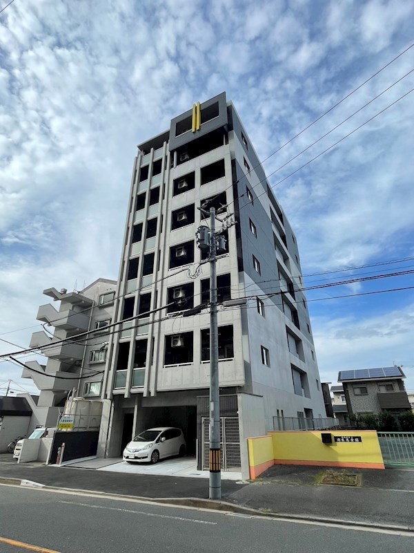 北九州市八幡西区穴生のマンションの建物外観