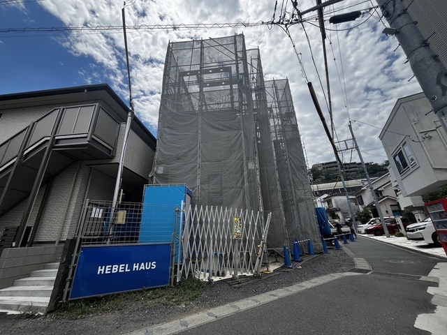 【横浜市保土ケ谷区瀬戸ケ谷町のマンションの建物外観】