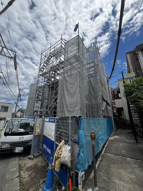 【横浜市保土ケ谷区瀬戸ケ谷町のマンションの建物外観】