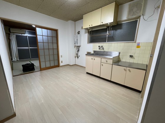 【広島市中区南竹屋町のマンションのキッチン】