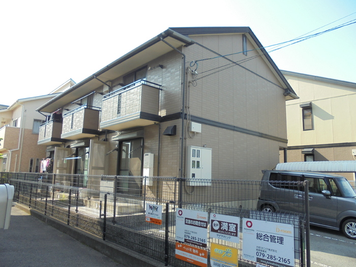 姫路市飾磨区下野田のアパートの建物外観