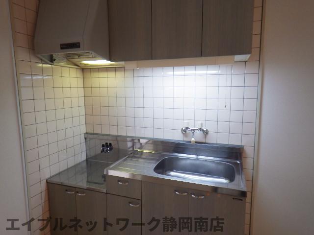 【静岡市駿河区中田本町のマンションのキッチン】