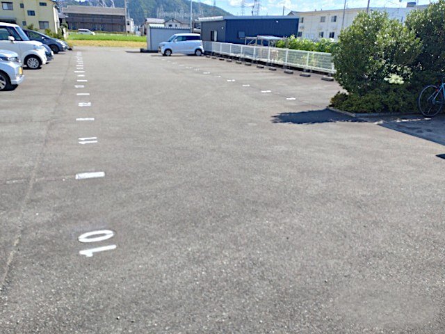 【レオパレス松岡の駐車場】