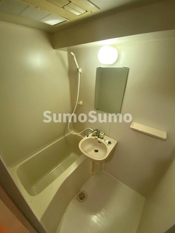 バス・シャワールーム　コンパクトで使いやすいお風呂です