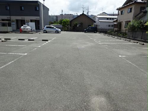 【レオパレスカルミア住吉　Ｂの駐車場】