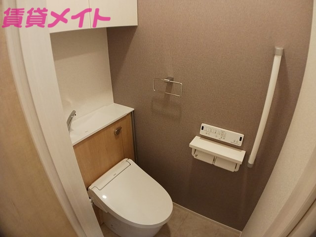 トイレ　同型参考写真