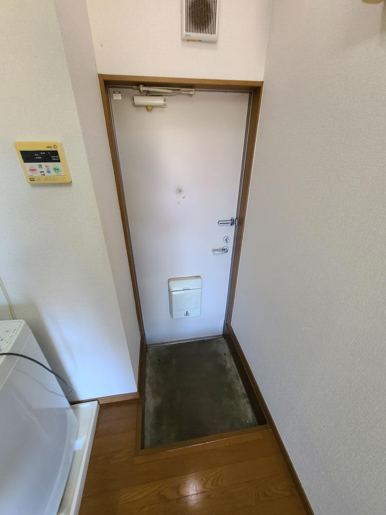 剣英館IIの玄関写真