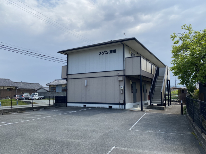 メゾン東坂の建物外観