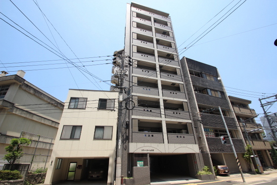 広島市中区上幟町のマンションの建物外観