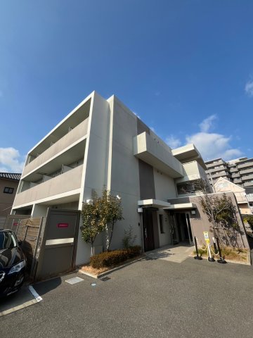 【西宮市桜谷町のマンションの建物外観】