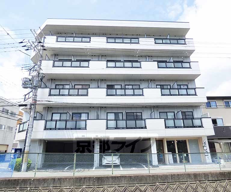 京都市右京区西院安塚町のマンションの建物外観