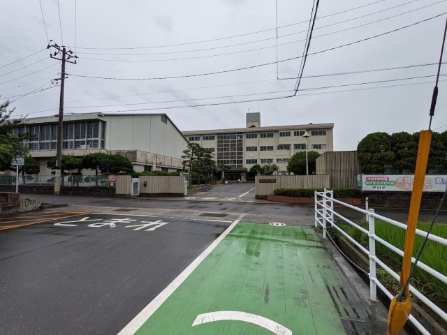 【岡山市北区西辛川のアパートの小学校】