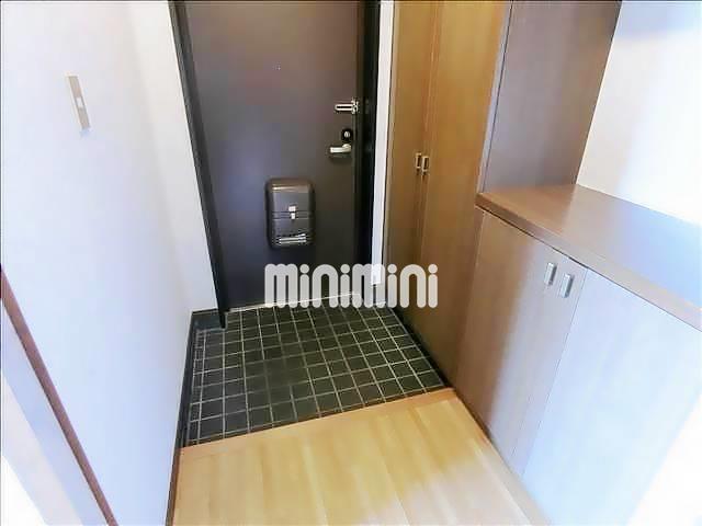 玄関　下駄箱付きの玄関です。