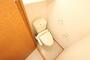 トイレ　快適な温水洗浄便座付きトイレになります。
