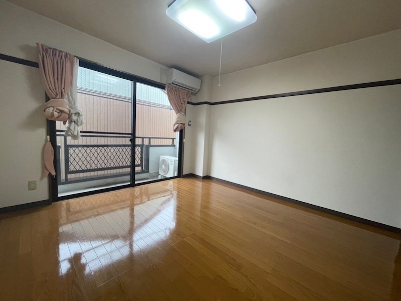 居室・リビング　南向きで陽当たりが良いです♪