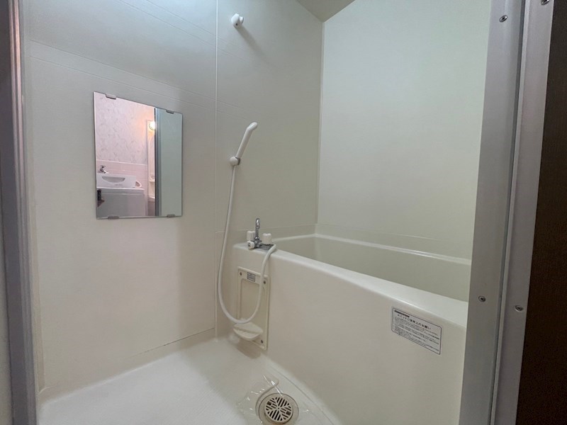 バス・シャワールーム　清潔感のあるお風呂で一日の疲れを癒しましょう。