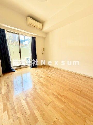 居室・リビング　こちらの居間で趣味の時間をお楽しみください