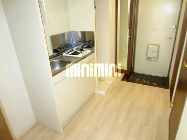 キッチン　室内に洗濯置き場あります。