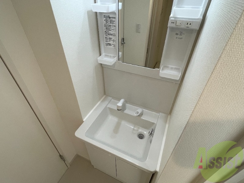 洗面設備　忙しい朝の味方、独立洗面台があるのは嬉しいですね。