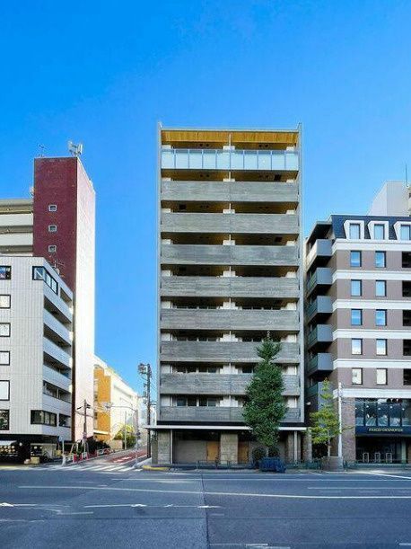 建物外観　鉄筋コンクリート造・総戸数は32戸です。