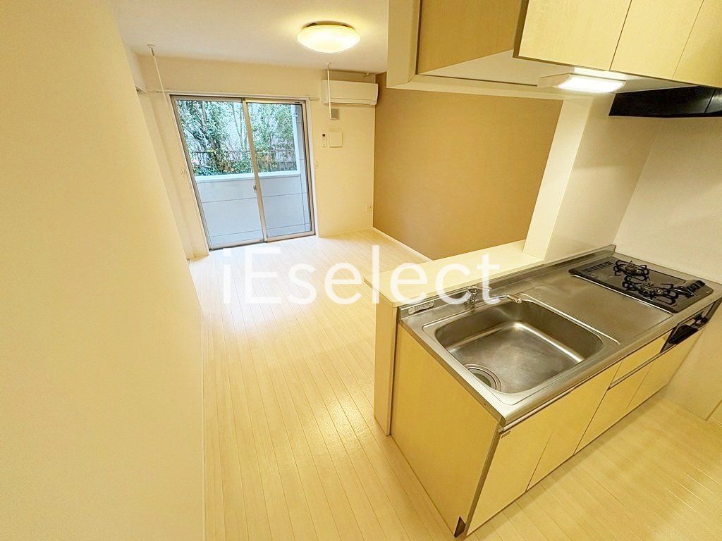 居室・リビング　アクセントクロスがおしゃれなリビングです