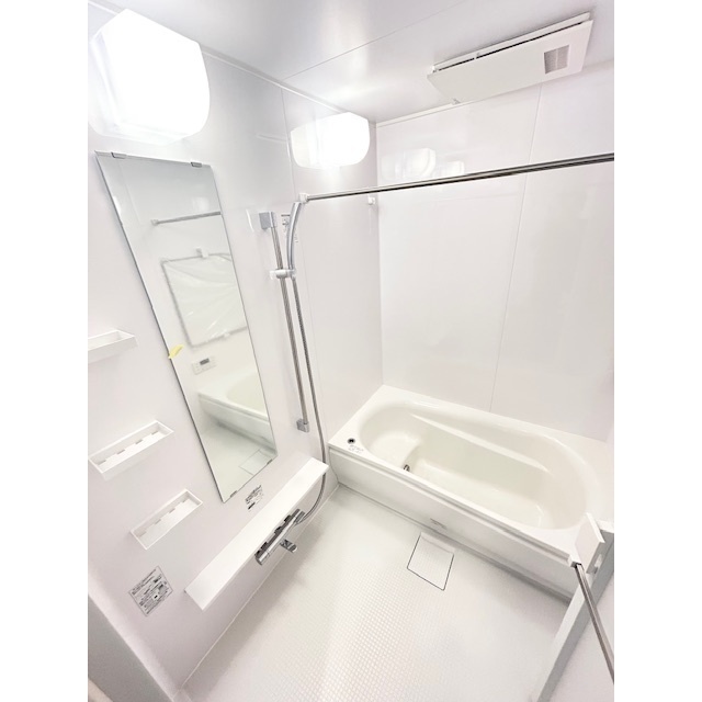 バス・シャワールーム　広々バスルーム