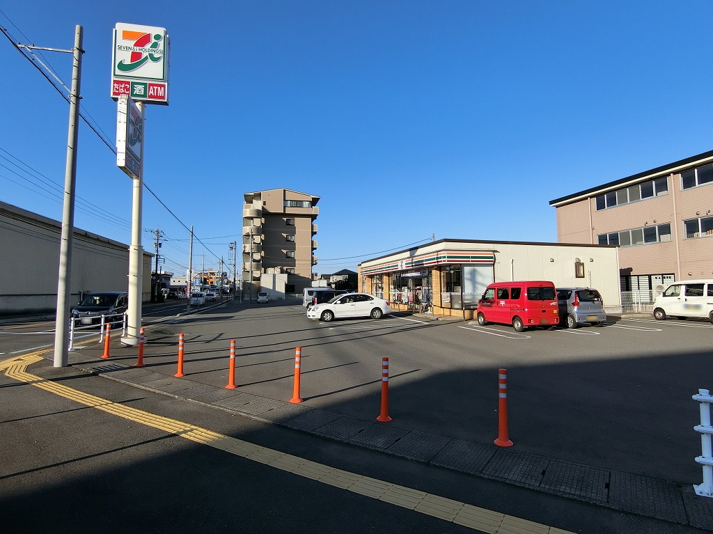 コンビニ　セブンイレブン福井花堂東1丁目店（コンビニ）まで90m