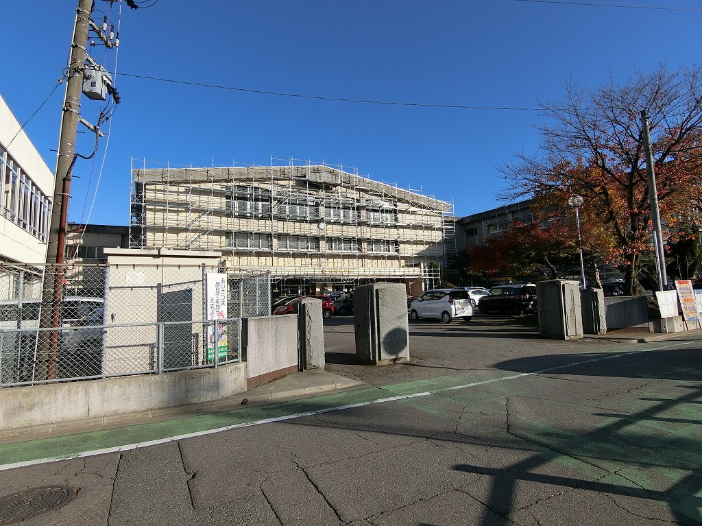中学校　福井市立明倫中学校（中学校）まで850m