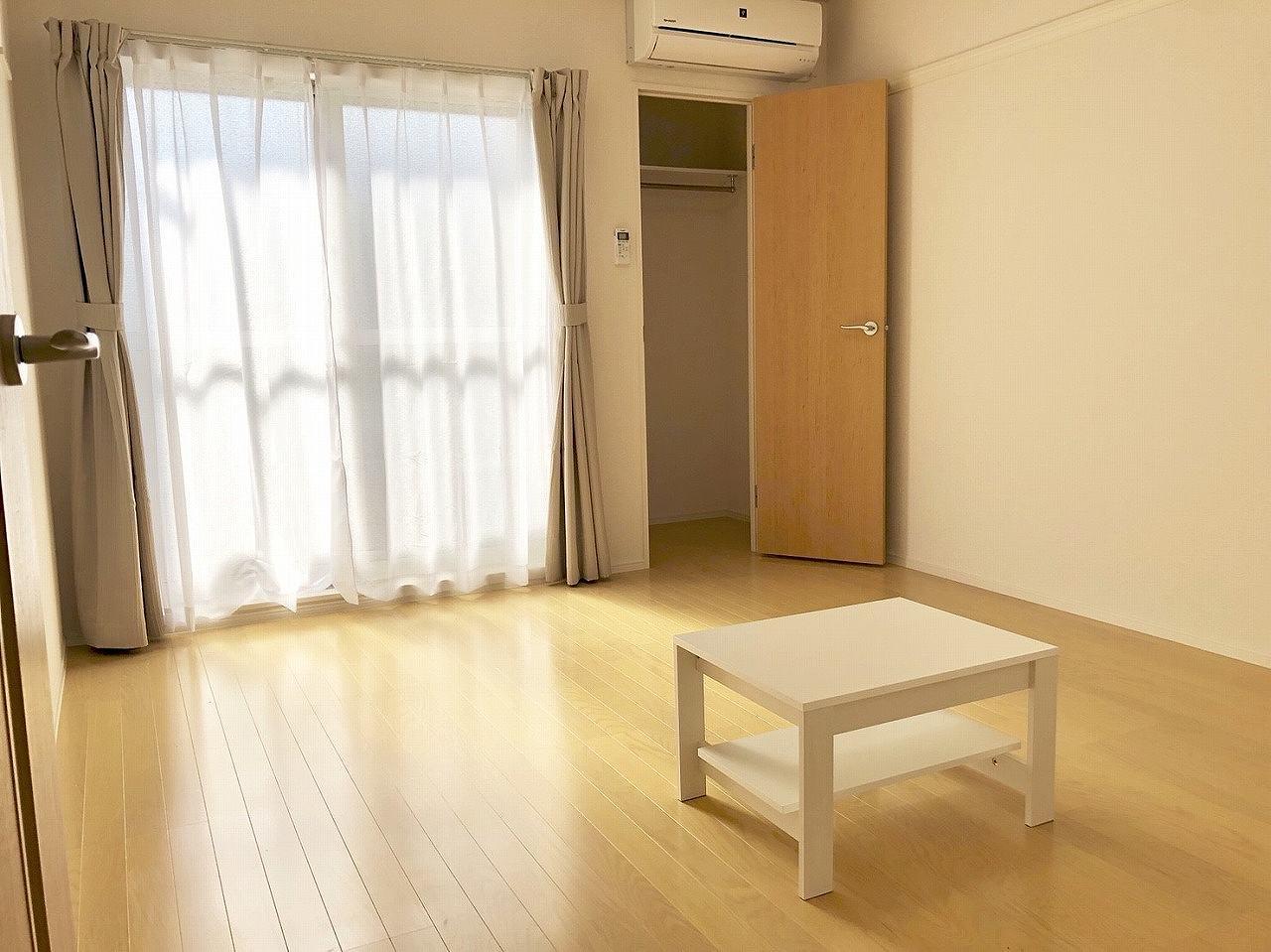 収納　室内窓側