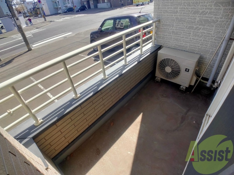 バルコニー　バルコニーは幅があり、広い印象を受けました。