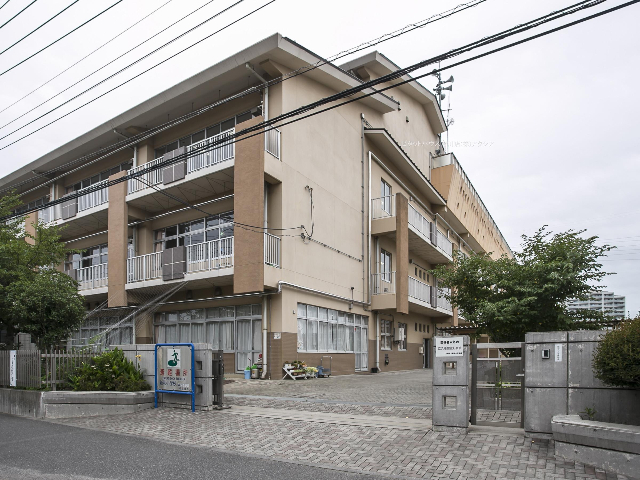 小学校　三郷市立新和小学校（小学校）まで1002m