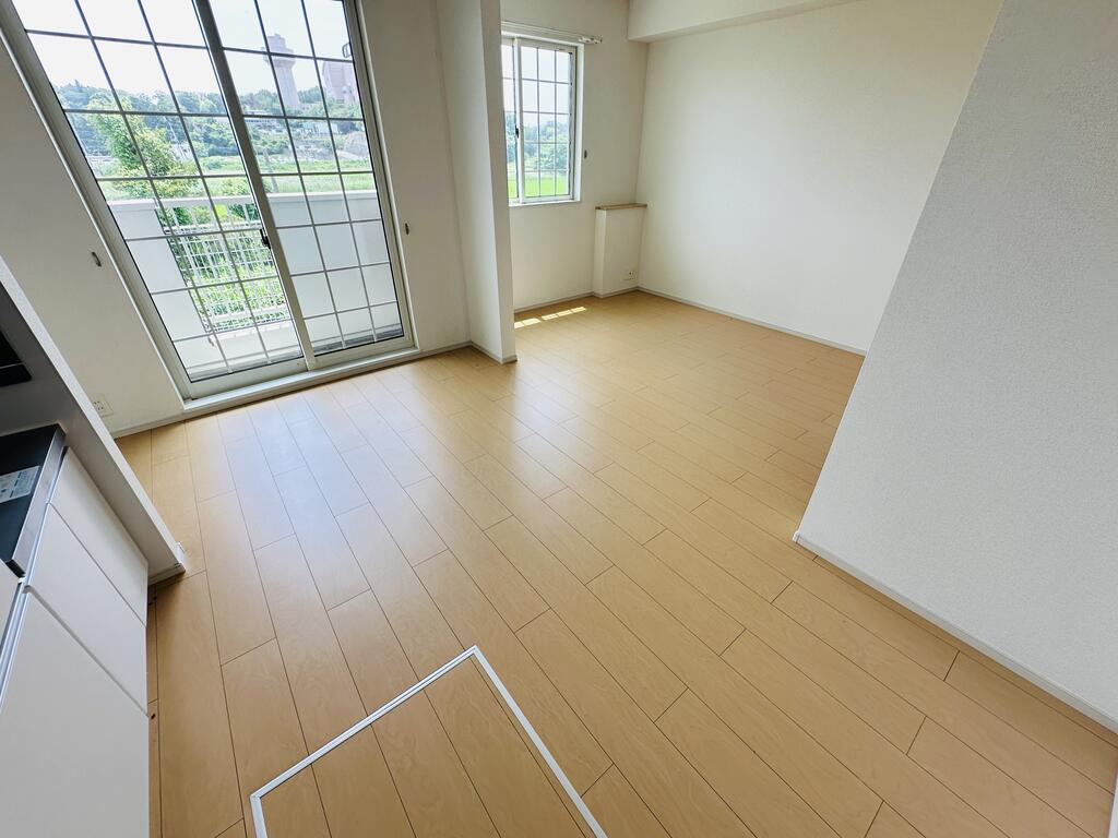 居室・リビング　※画像と反転タイプのお部屋です