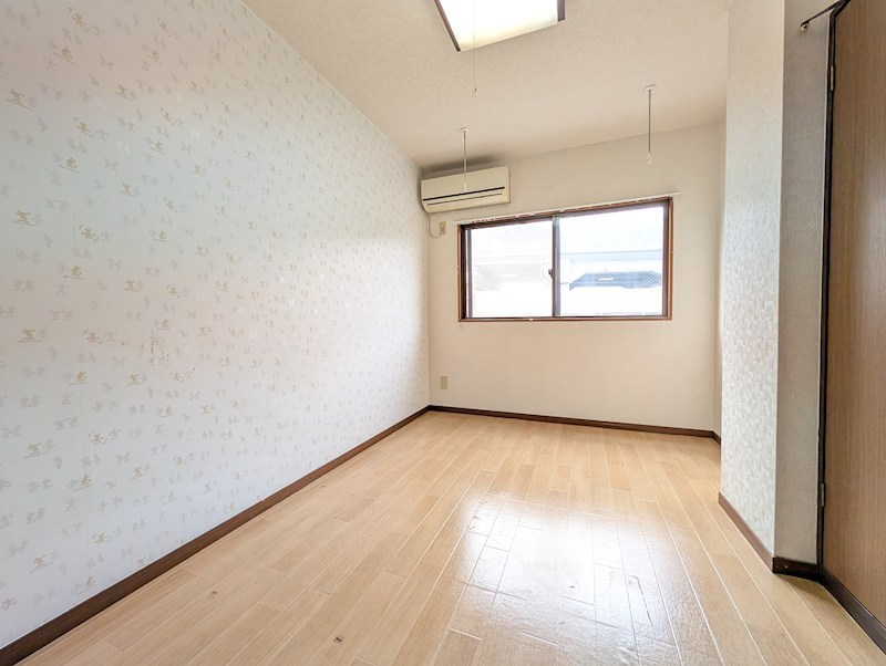 居室・リビング　６帖の洋室