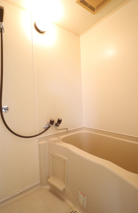 バス・シャワールーム　ゆったり過ごせるお風呂です