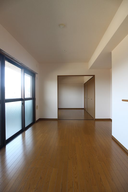 クレール長尾IIの居間写真