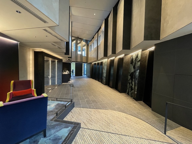 エントランス　コンシェルジュカウンター　オートロック