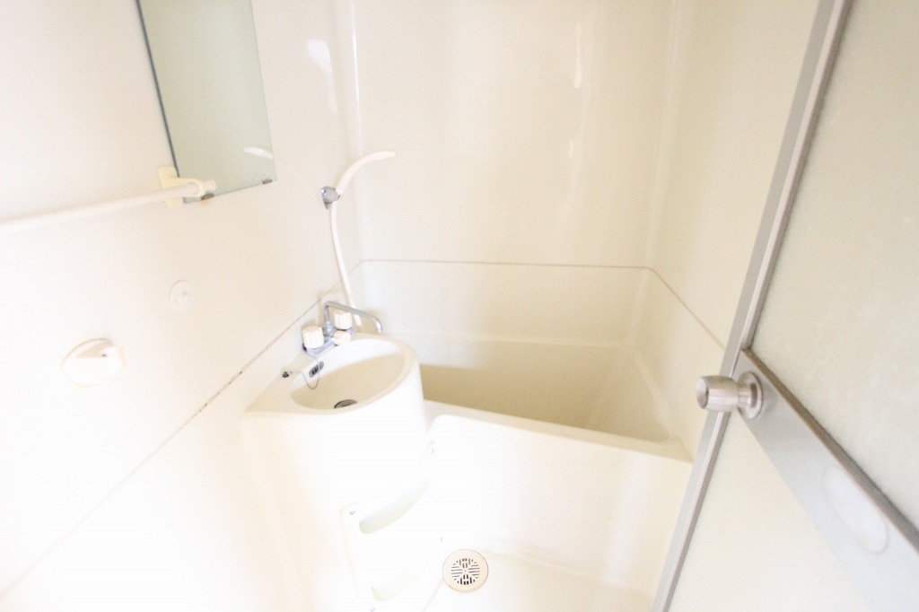 バス・シャワールーム　※別部屋のお写真で、現況優先と致します。