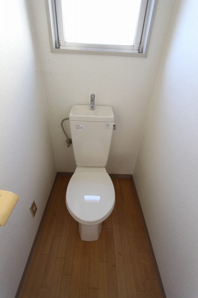 トイレ　※別部屋のお写真で、現況優先と致します。