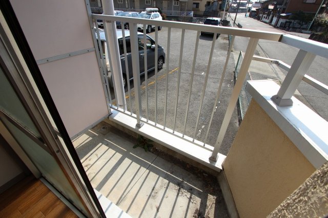 バルコニー　※別部屋のお写真で、現況優先と致します。