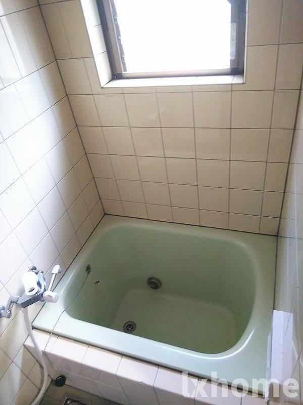 バス・シャワールーム　コンパクトで使いやすいお風呂です