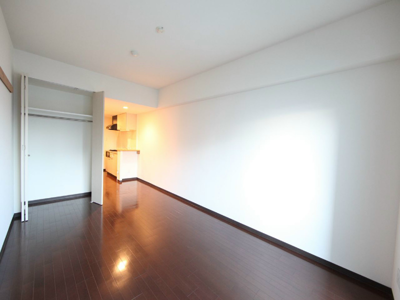 居室・リビング　洋室12.2帖　クローゼット付（収納充実してます）