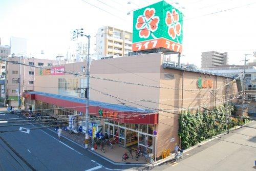 スーパー　ライフ大国町店（スーパー）まで195m