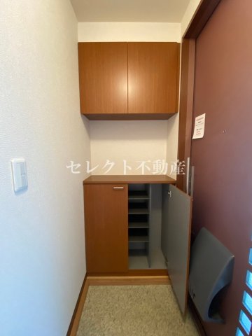 玄関　【サウザンドタウン D棟】