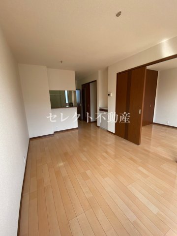 居室・リビング　【サウザンドタウン D棟】