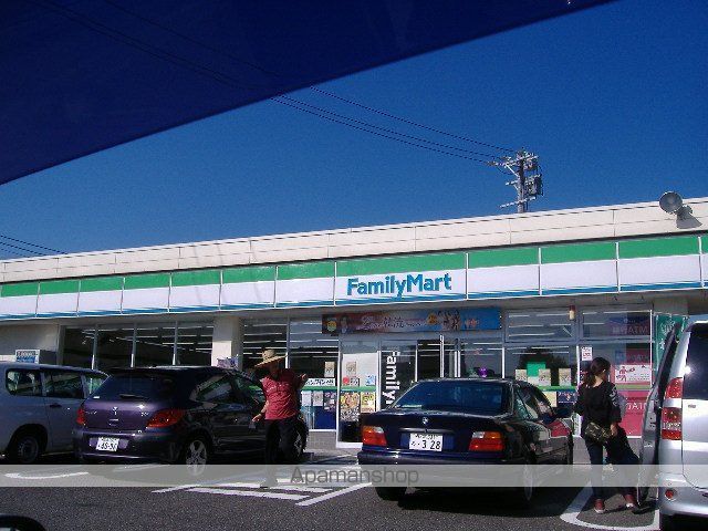 コンビニ　ファミリーマート（コンビニ）まで267m