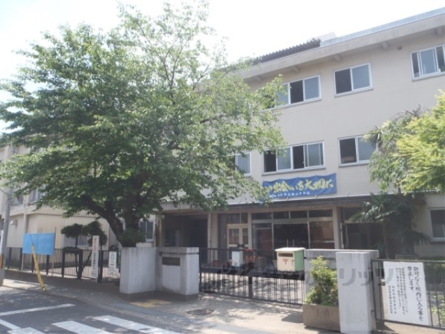 中学校　勝山中学校（中学校）まで750m