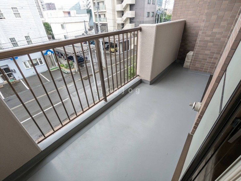 バルコニー　南側、西側にも有り