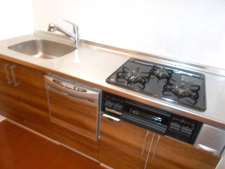 キッチン　コンパクトなキッチンで掃除もラクラク