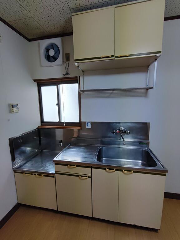 初生町戸建貸家のキッチン写真