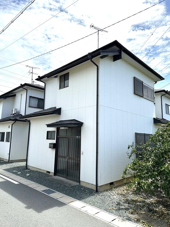 初生町戸建貸家の外観写真